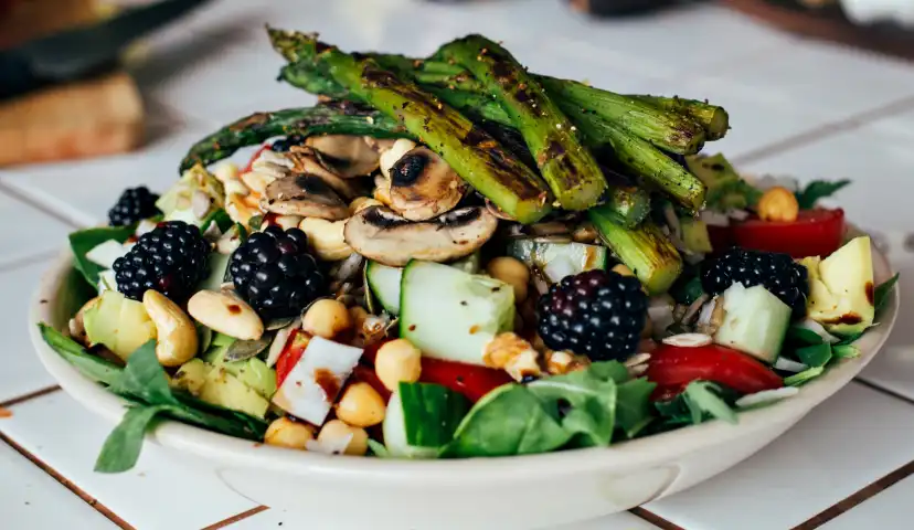 Зашто је боље добијати витамине из хране него из суплемената